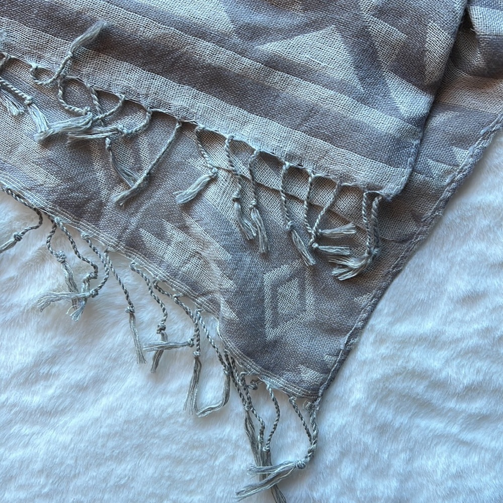 Francesca's Aztec Poncho Shawl Scarf‎ - Picture 5 of 7